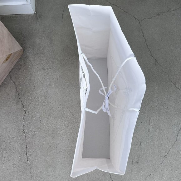 AUTHENTIC PRADA Embossed XL White Shopping Gift Bag 22" x 18" x 5" - Picture 10 of 10